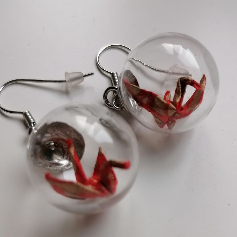 Earrings Crane in glassball -red