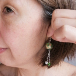 Cherry bead pendant earrings-green