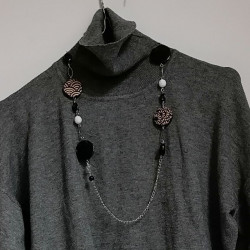 Paper necklace with chain