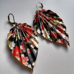 Earrings origami Leaf Cherry blossoms black