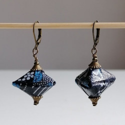 Earrings origami Pyramid indigo