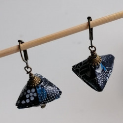 Earrings origami Pyramid indigo