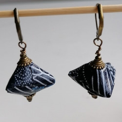 Earrings origami Pyramid indigo