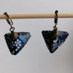 Earrings origami Pyramid indigo