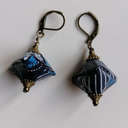 Earrings origami Pyramid indigo