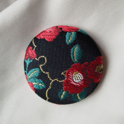 Covered button pin 5cm Camellia