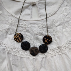 Circle beads and paper short necklace