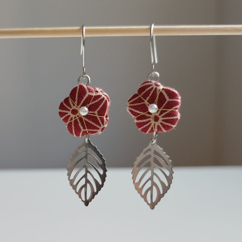 Plum flower earring with Leaf