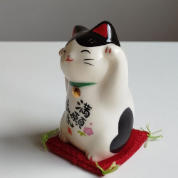 Gatto Manekineko due zampe