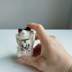 Gatto Manekineko due zampe