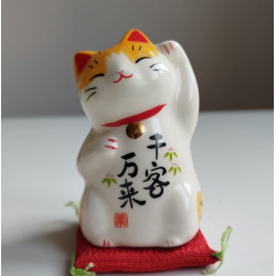 Gatto Manekineko zampa sinistra