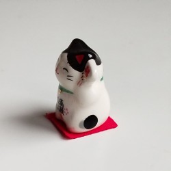 Small Ceramic Maneki Neko -Hachiware