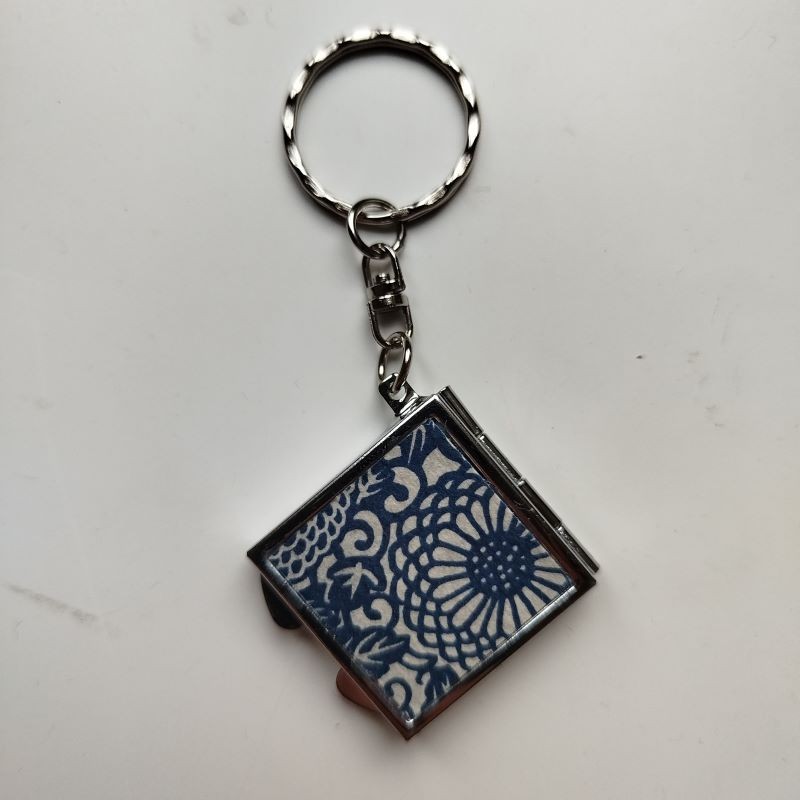 Mirror keyholder Chrysanthemun