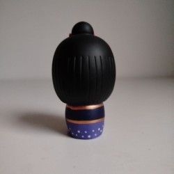 Kokeshi in resina