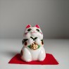 Gatto Manekineko occhi brillanti