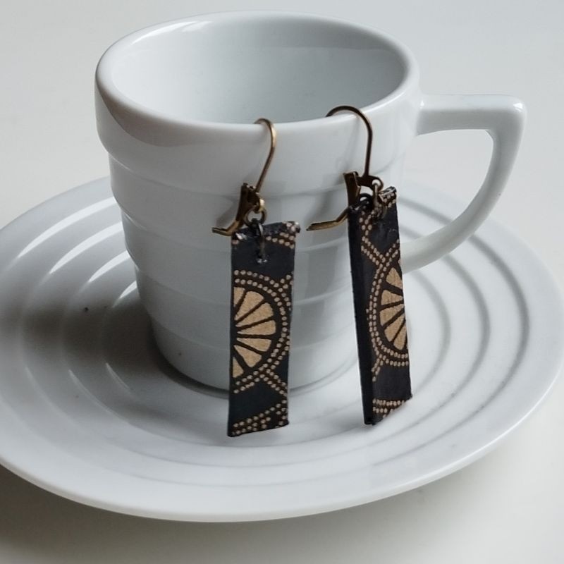 Paper earrings rectangle-black