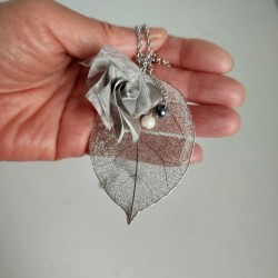 Collana origami rosa in metallo