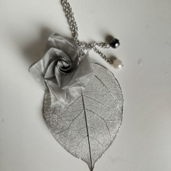 Collana origami rosa in metallo