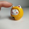 Gatto NekoDaruma con Omikuji -Giallo